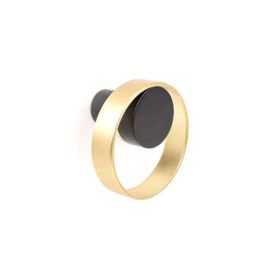 553 - Percha colgador para pared acabado negro · dorado